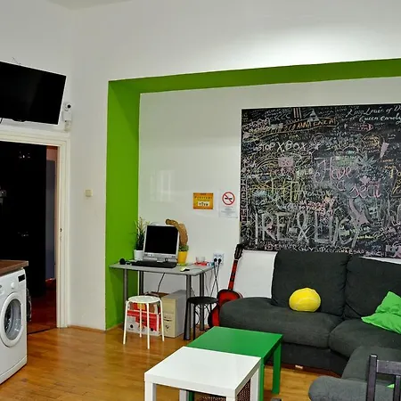 Hostel Cooltour