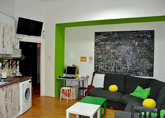 Hostel Cooltour